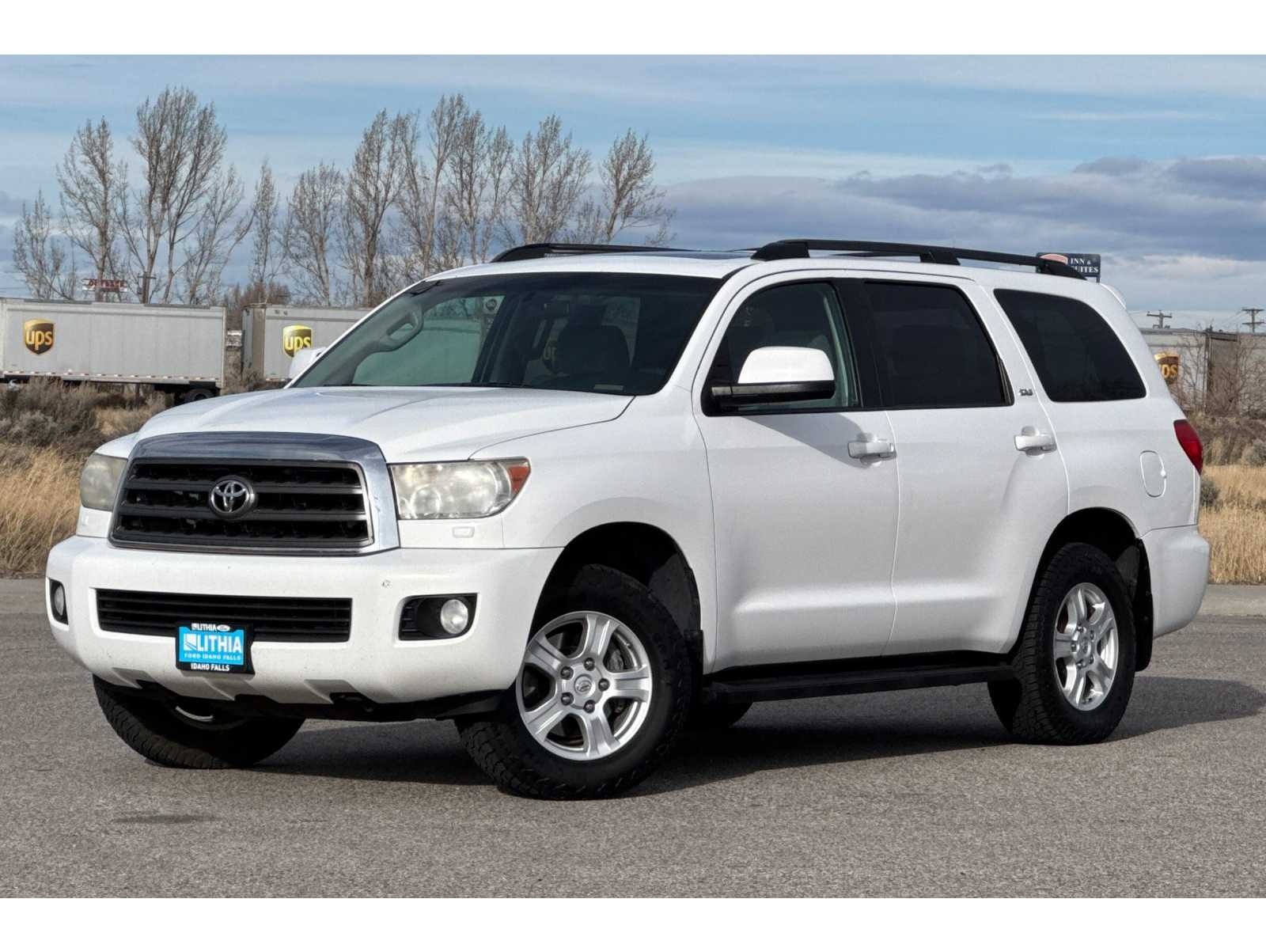 2017 Toyota Sequoia SR5's photo