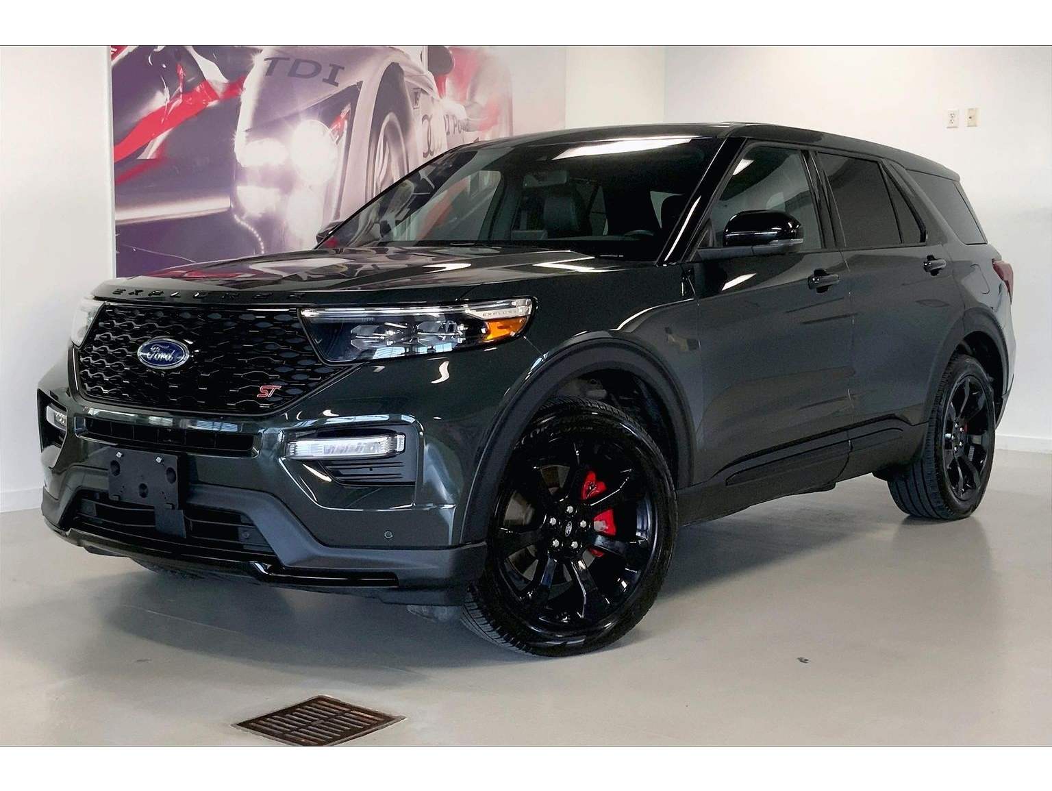 2022 Ford Explorer ST's photo