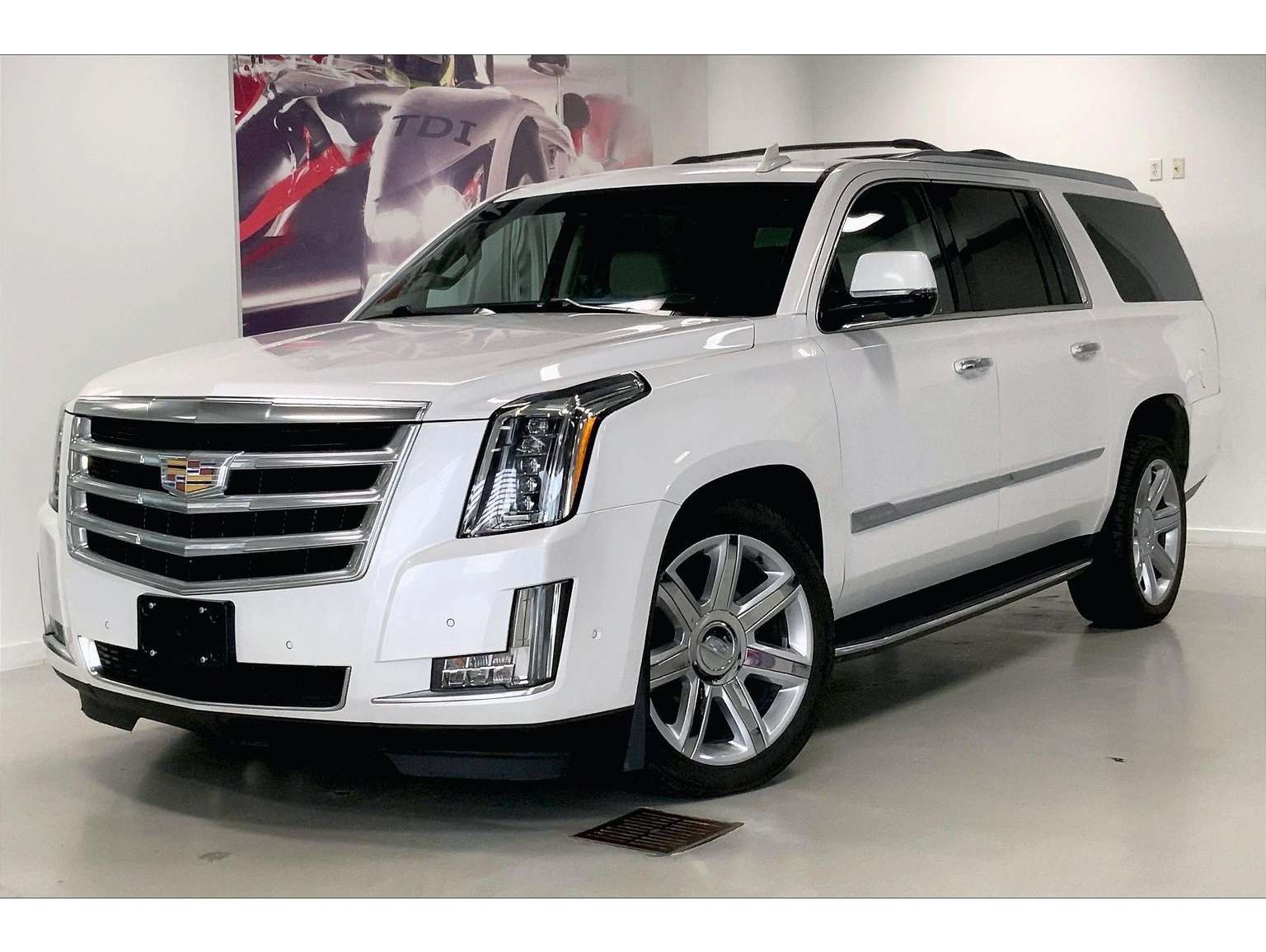 2019 Cadillac Escalade ESV Luxury's photo