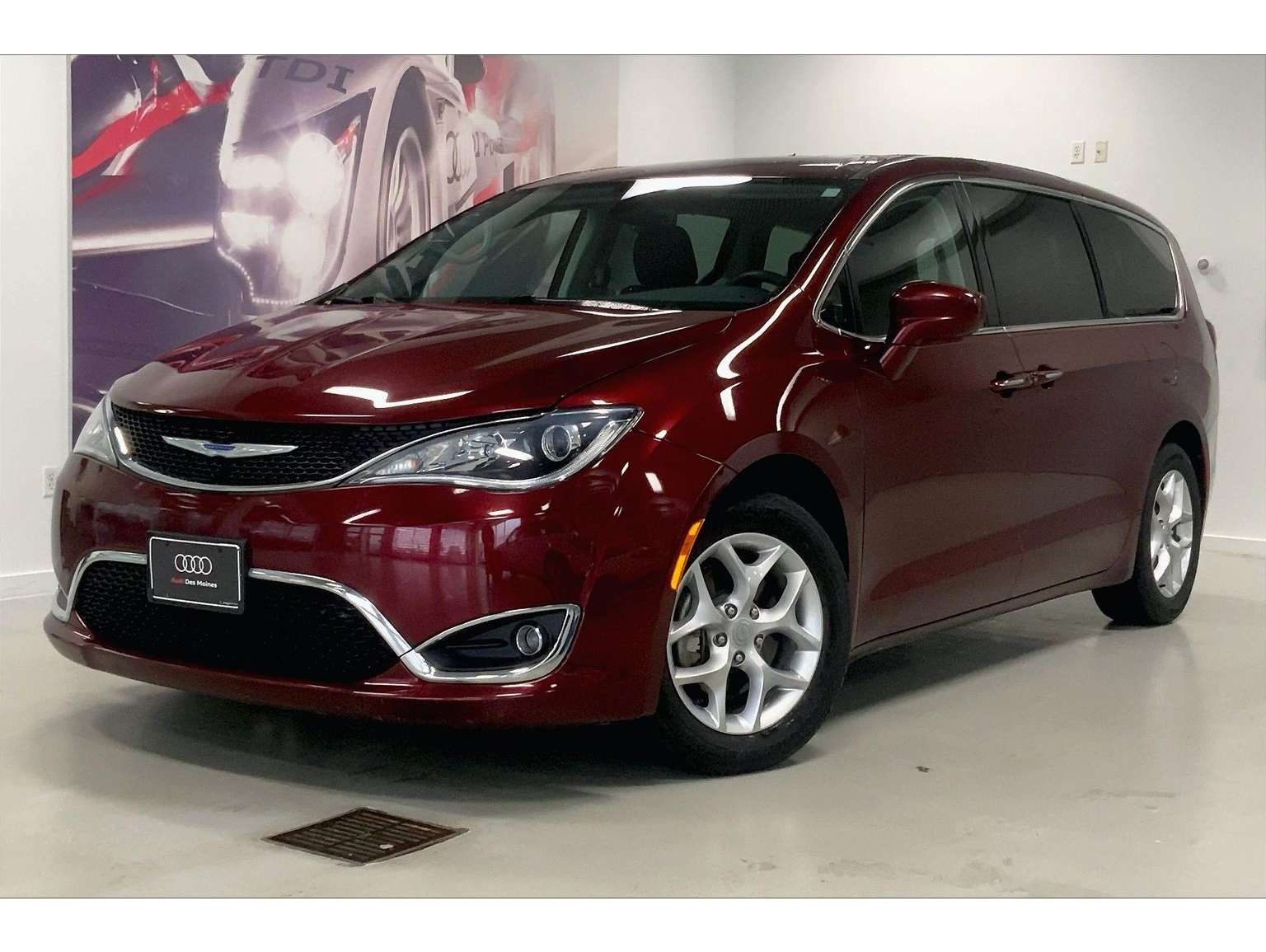 2019 Chrysler Pacifica Touring Plus's photo
