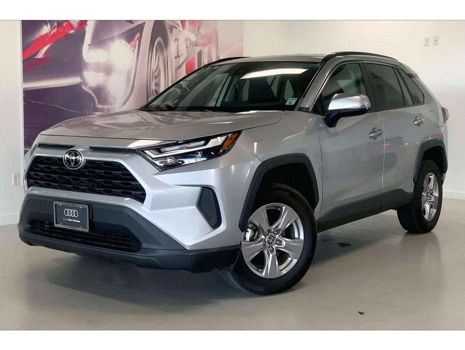 2022 Toyota RAV4 XLE's photo