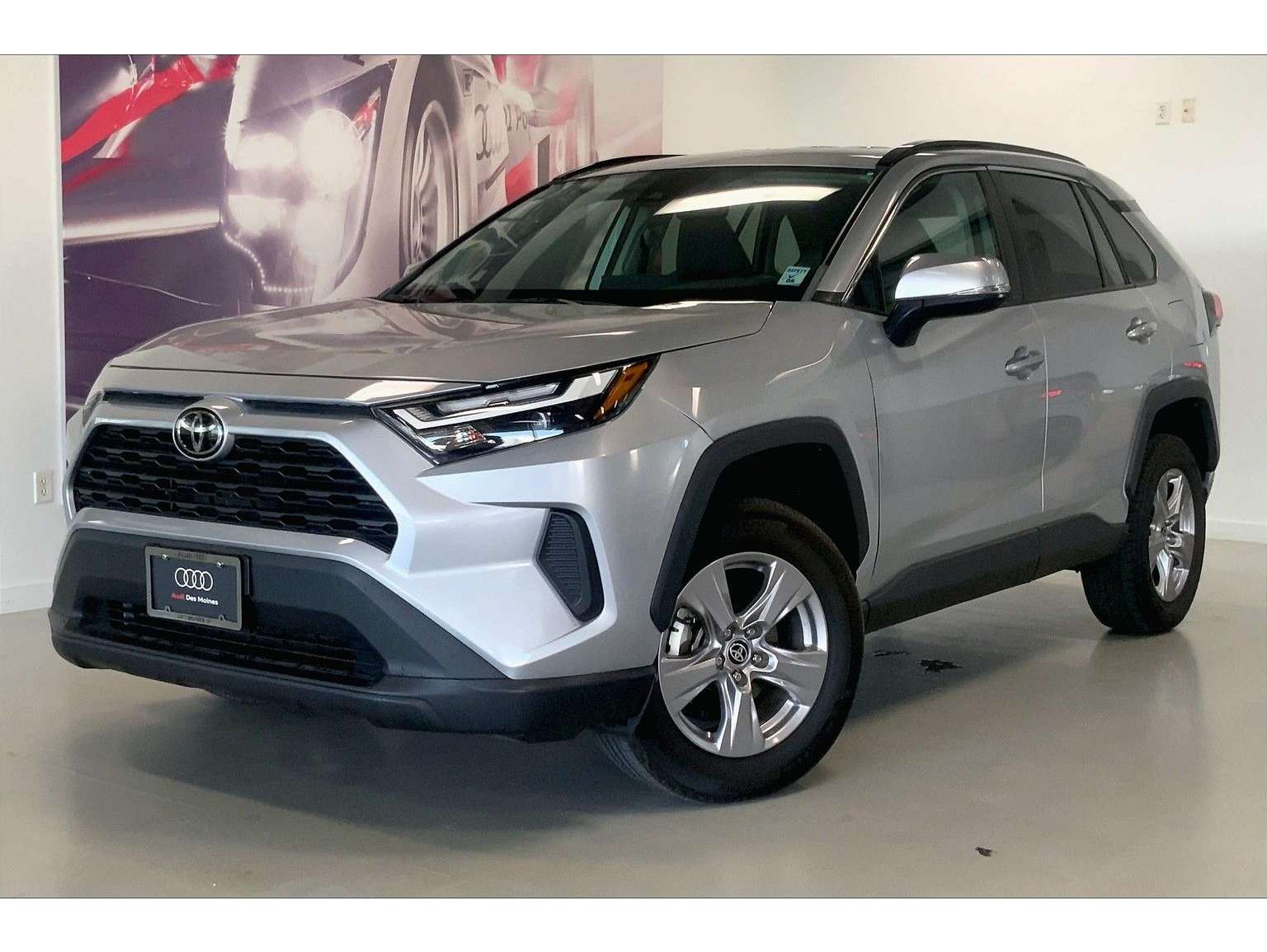 2022 Toyota RAV4 XLE's photo