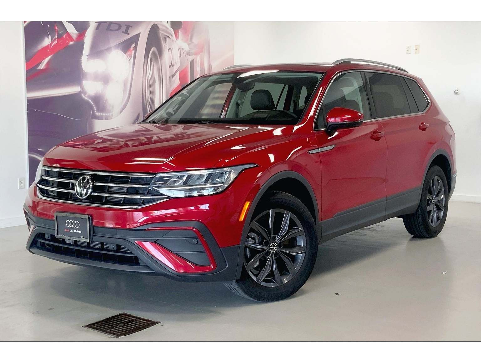 2022 Volkswagen Tiguan SE's photo