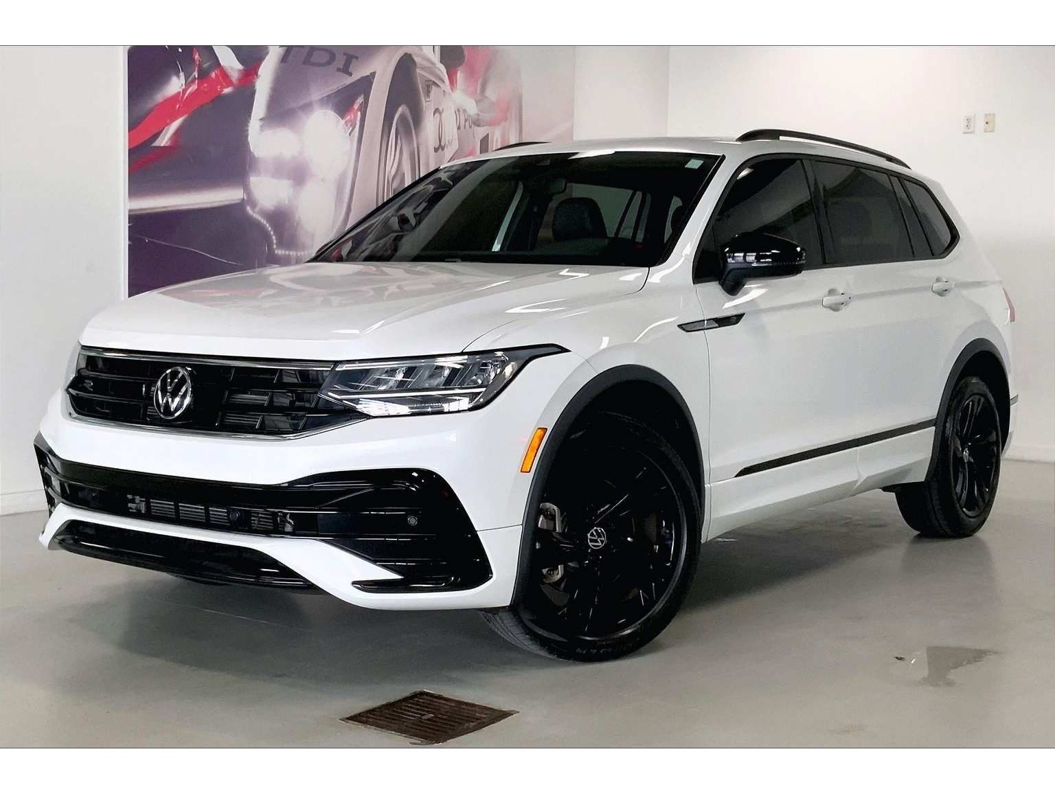 2023 Volkswagen Tiguan SE R-LINE BLACK