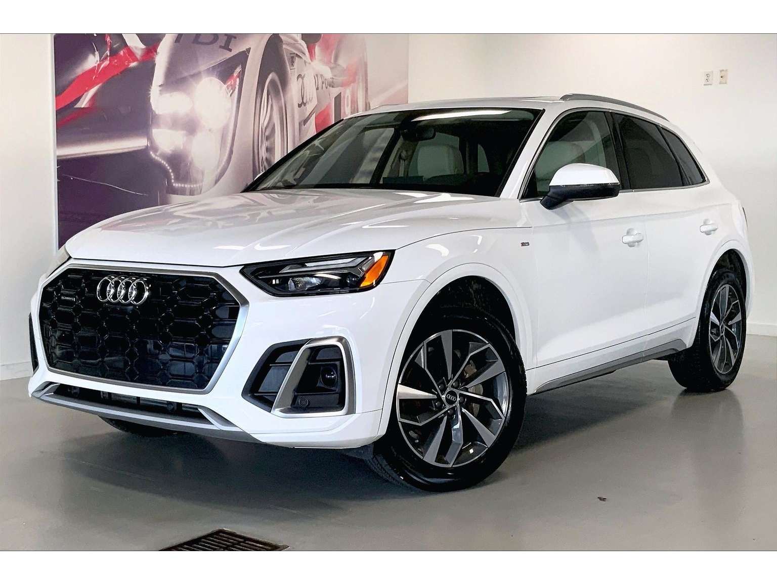 2022 Audi Q5 Premium Plus's photo