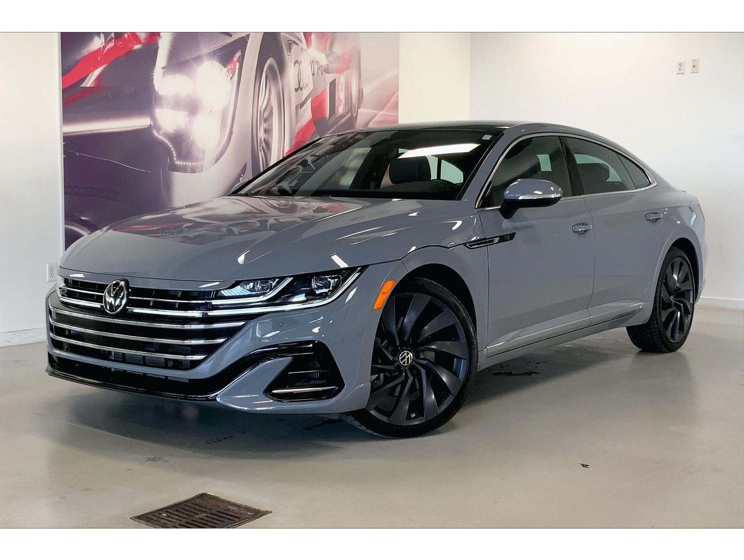 2023 Volkswagen Arteon SEL R-LINE's photo