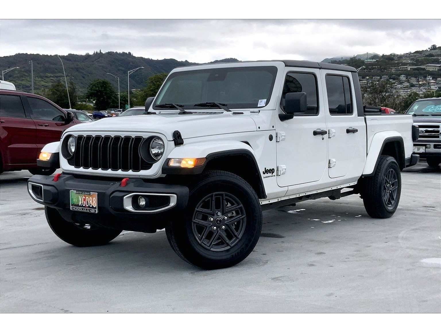 2024 Jeep Gladiator Sport S's photo