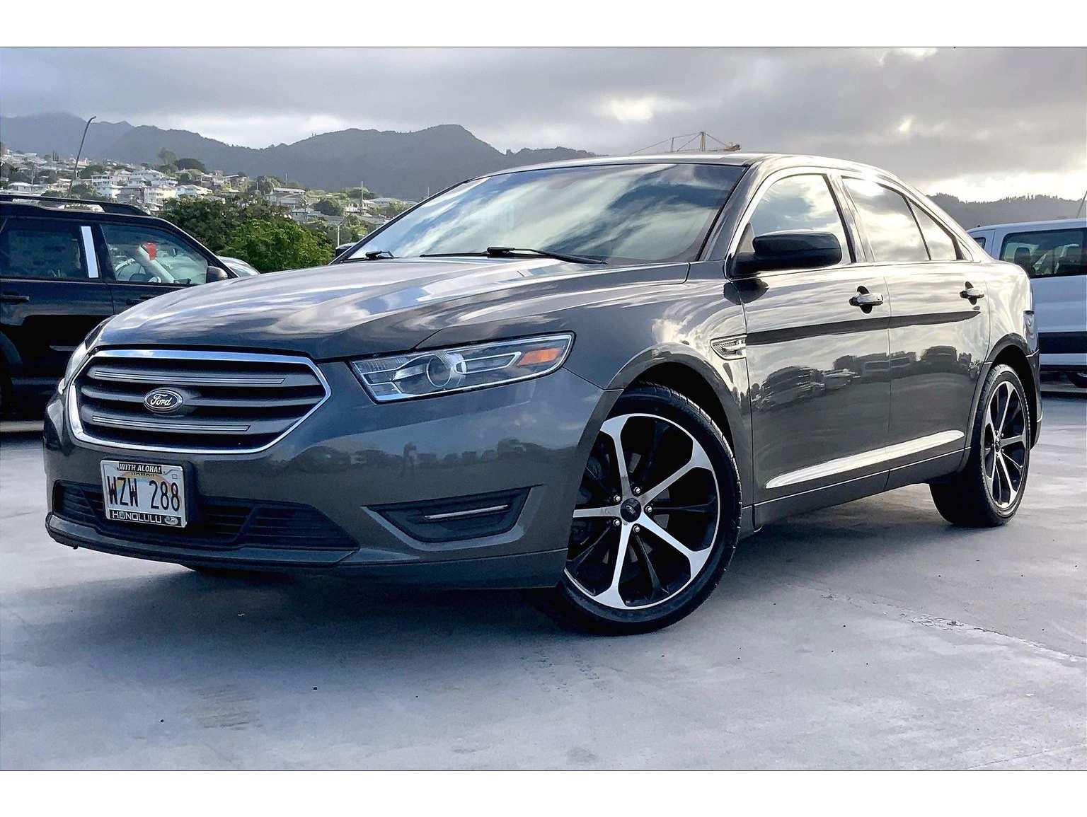 2016 Ford Taurus SEL's photo