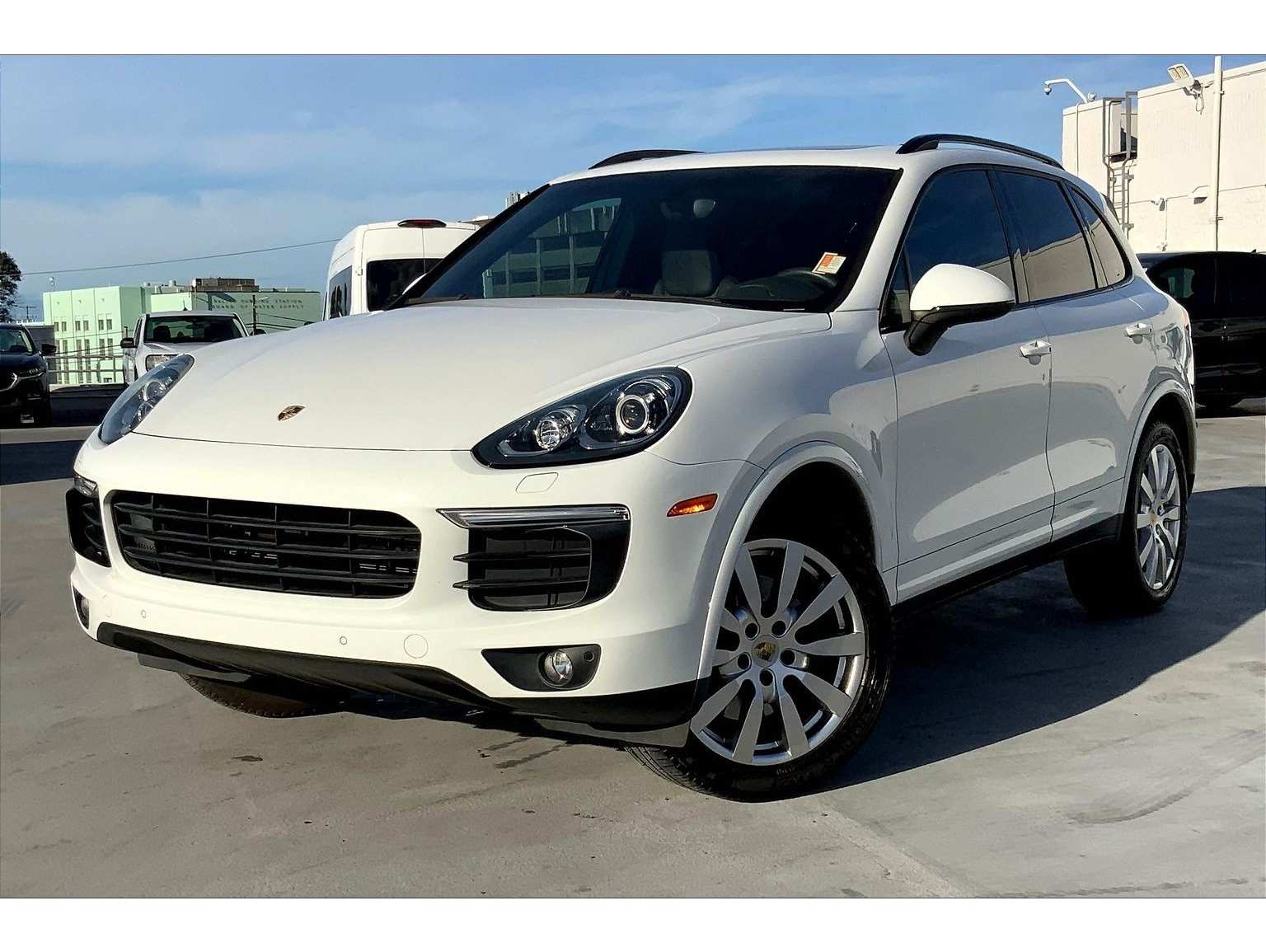 2018 Porsche Cayenne Platinum Edition's photo
