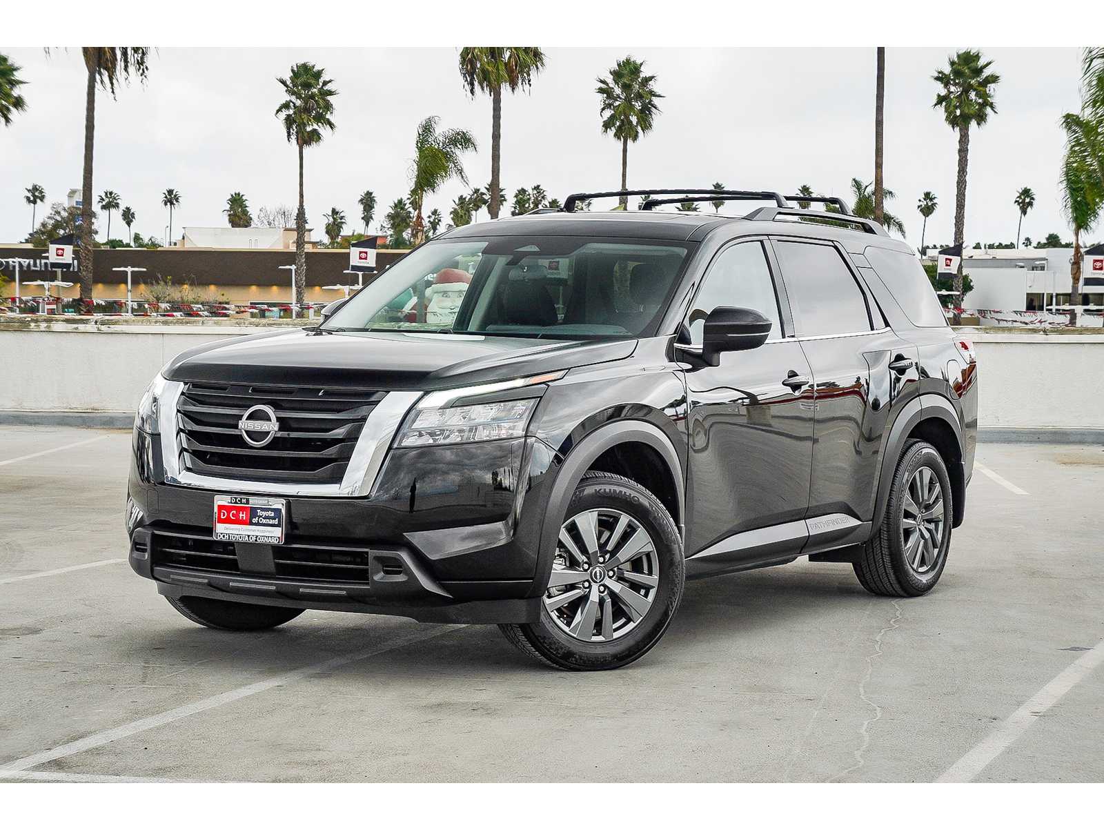 2024 Nissan Pathfinder SV's photo