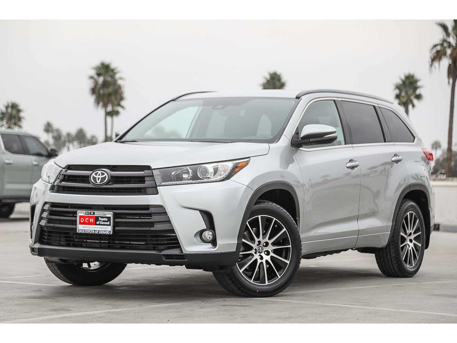 2018 Toyota Highlander SE's photo