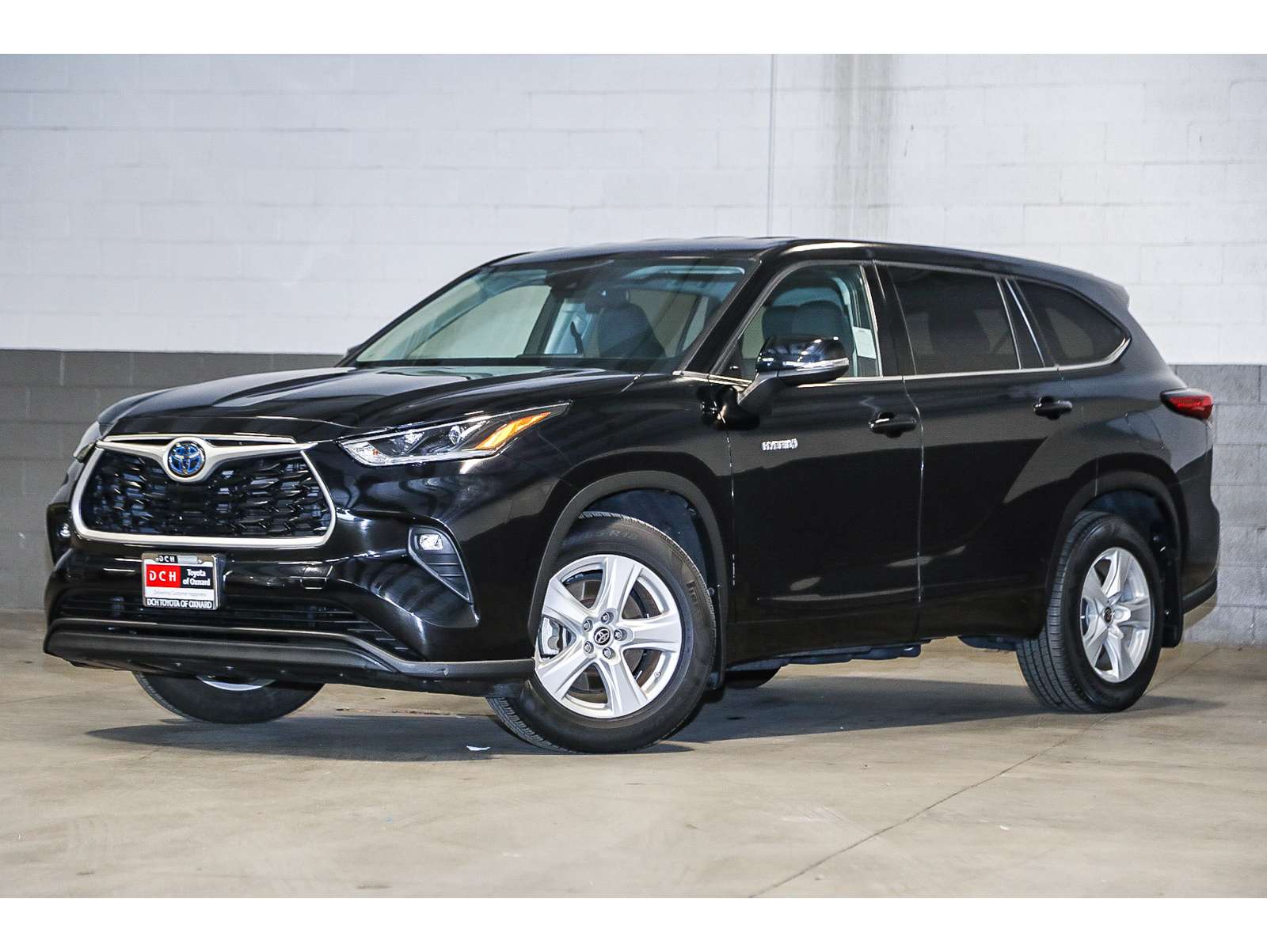 2021 Toyota Highlander LE's photo