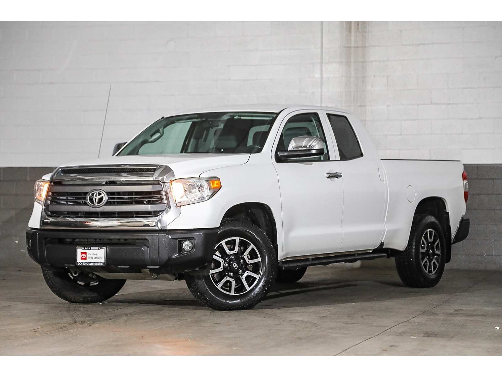 2017 Toyota Tundra SR's photo
