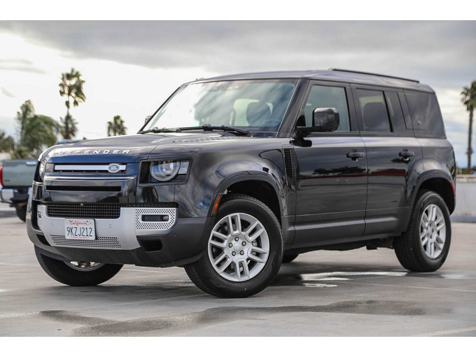 2024 Land Rover Defender S's photo