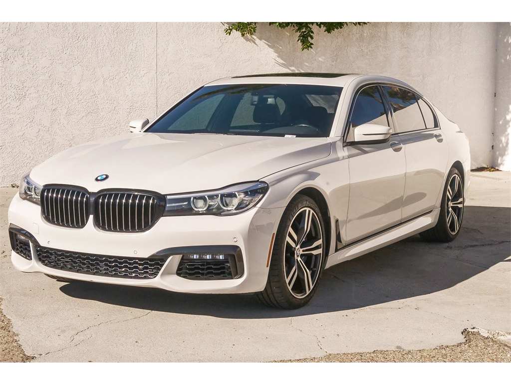2018 BMW 7 Series 740i's photo