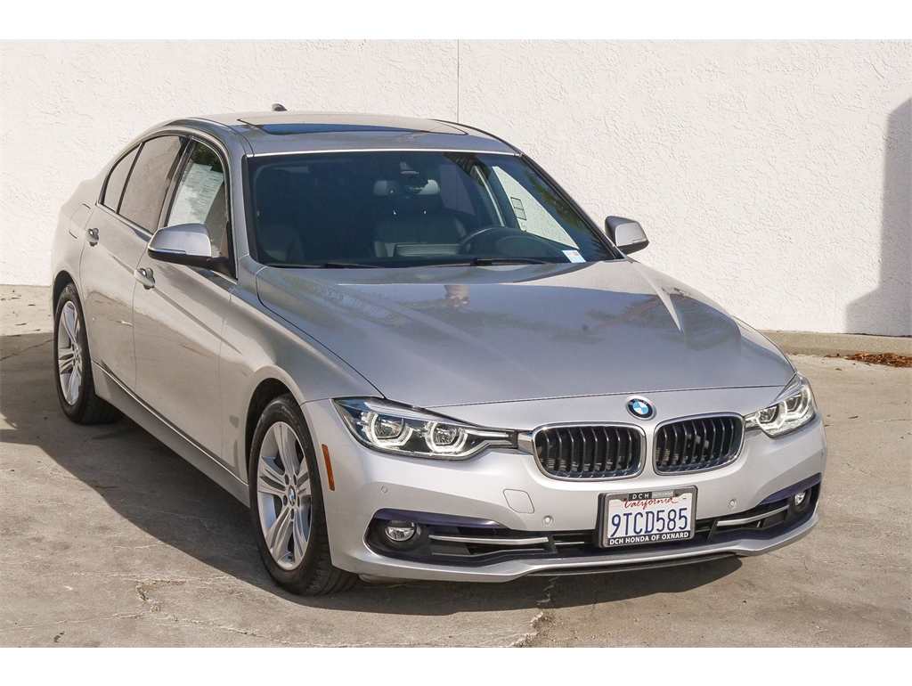 2018 BMW 3 Series 330i's photo