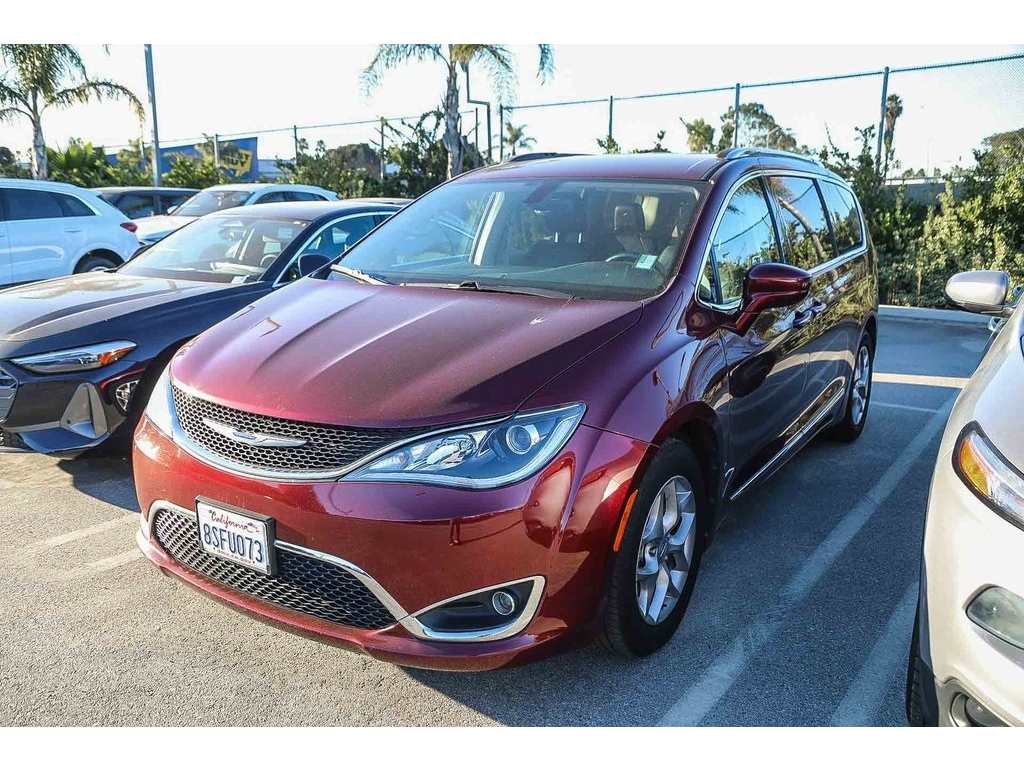 2019 Chrysler Pacifica Touring L Plus's photo