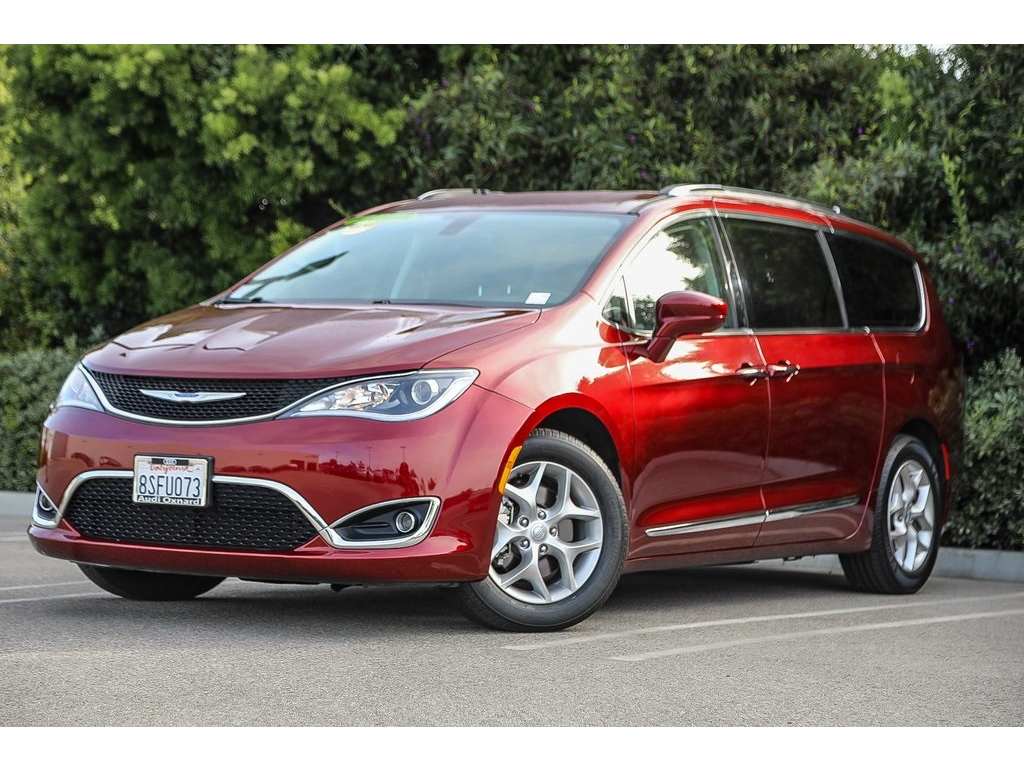 2019 Chrysler Pacifica Touring L Plus's photo