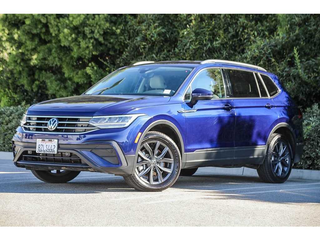 2022 Volkswagen Tiguan SE's photo
