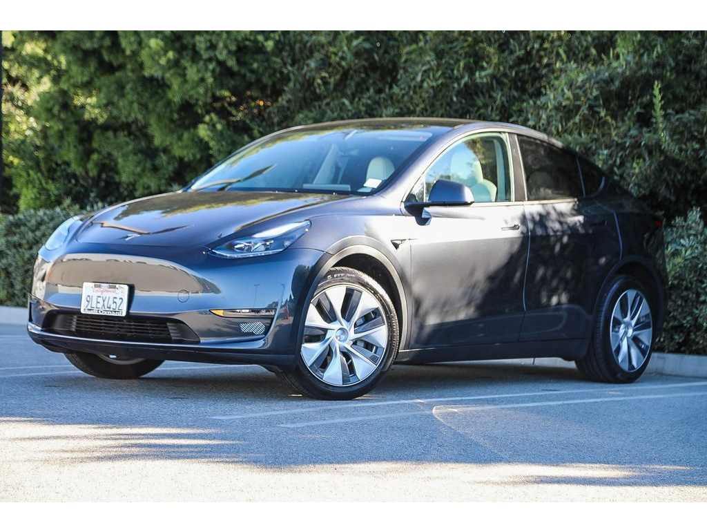 2024 Tesla Model Y Long Range's photo