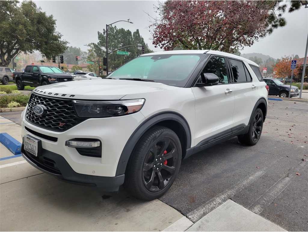 2022 Ford Explorer ST's photo