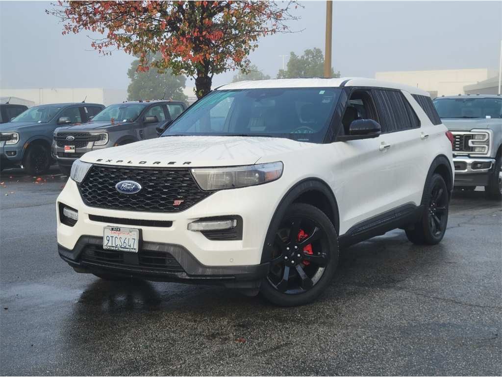 2022 Ford Explorer ST's photo
