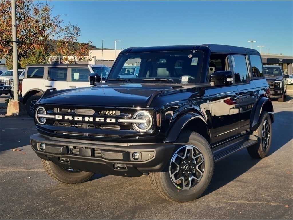 2025 Ford Bronco 4-Door Outer Banks's photo