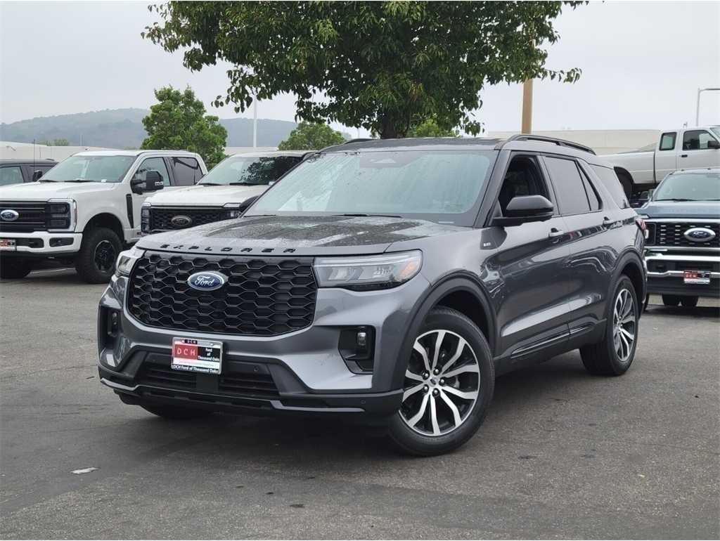 2025 Ford Explorer ST-LINE's photo
