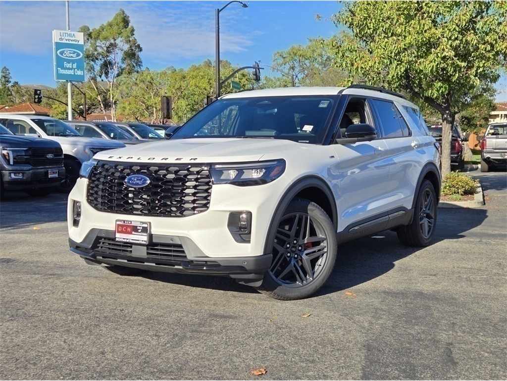 2026 Ford Explorer ST-LINE's photo