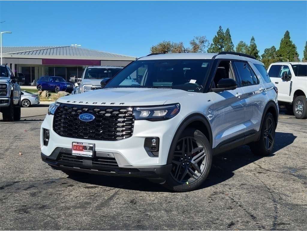 2026 Ford Explorer ST-LINE's photo