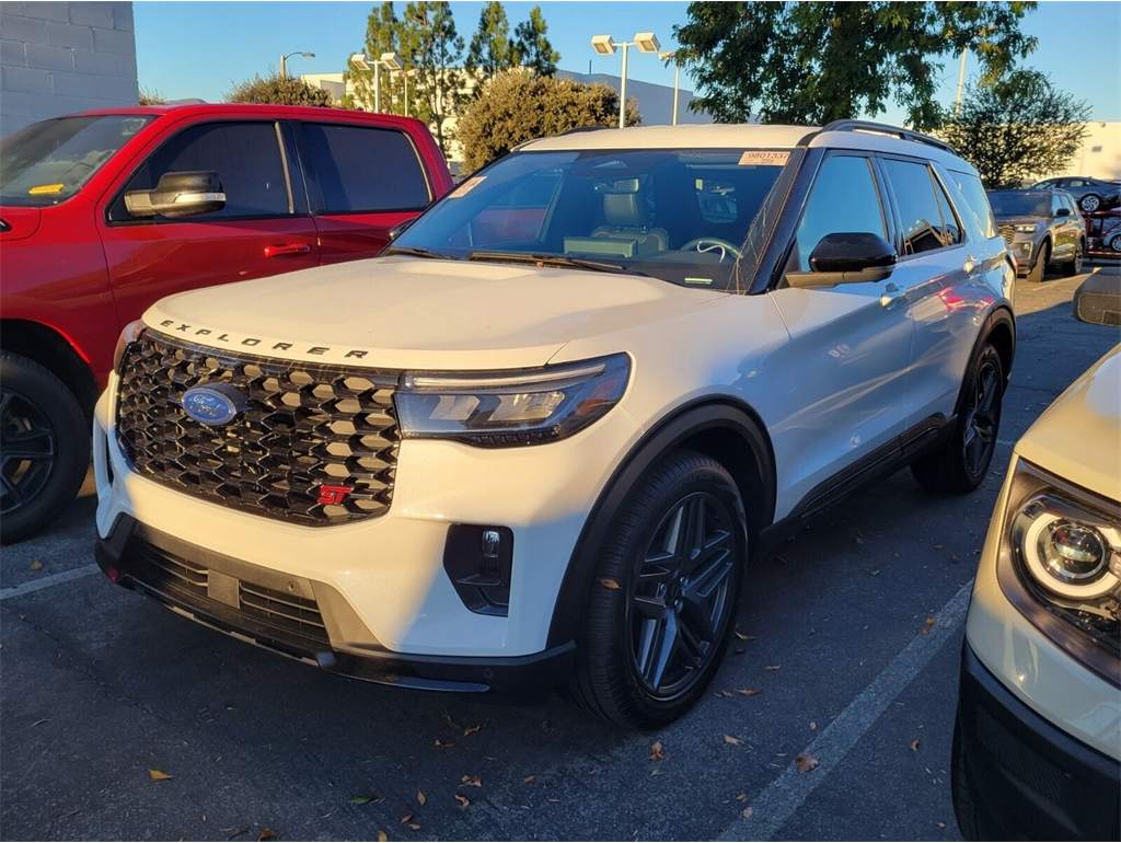 2025 Ford Explorer ST's photo