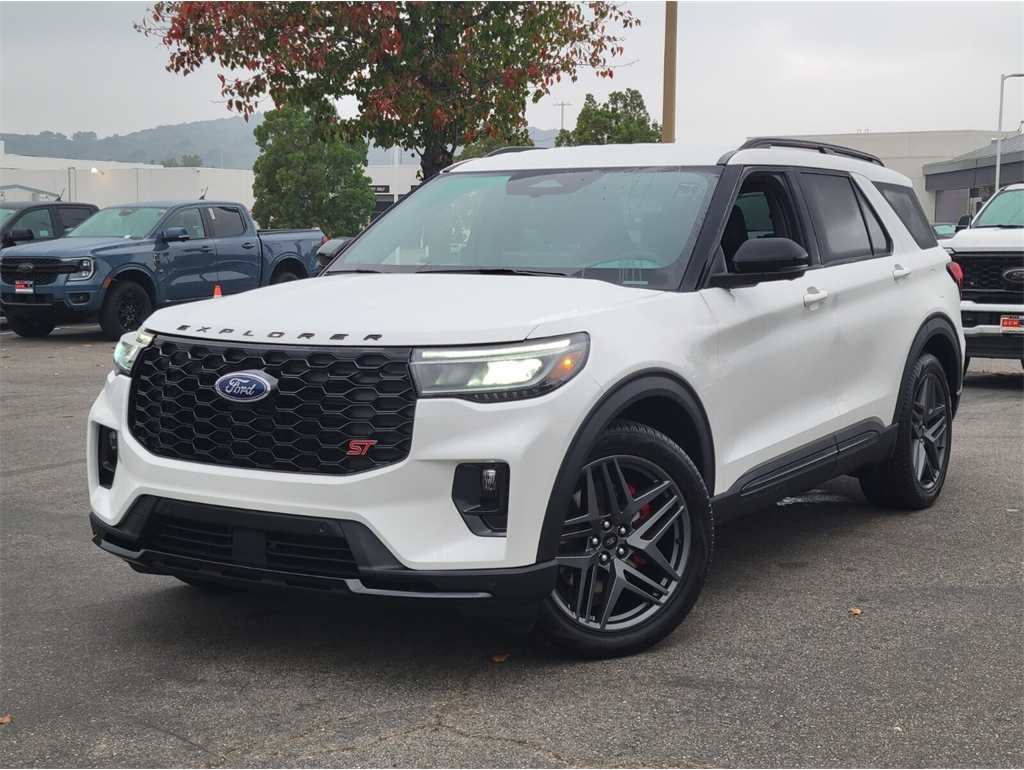 2025 Ford Explorer ST's photo