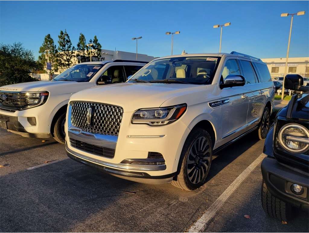 2022 Lincoln Navigator Black Label's photo