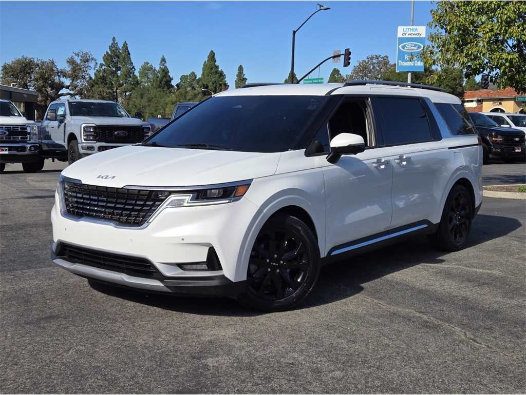 2022 Kia Carnival SX's photo