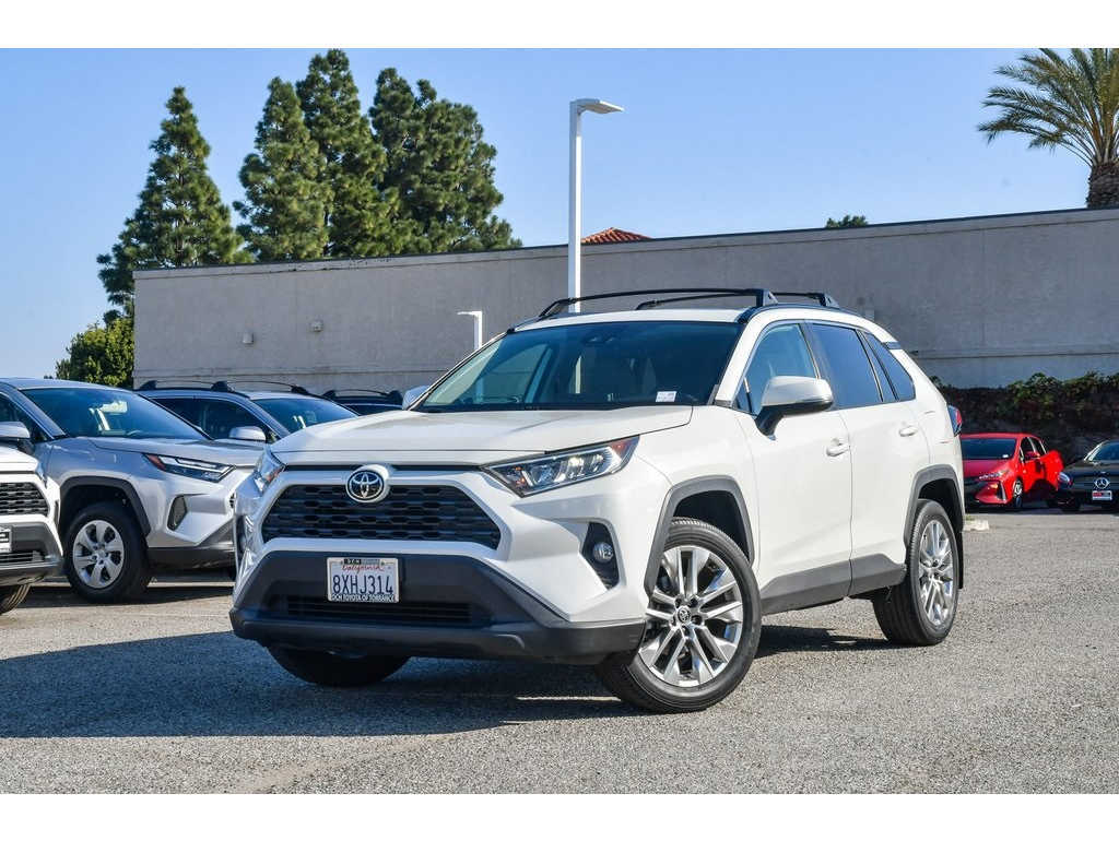 2021 Toyota RAV4 XLE Premium's photo