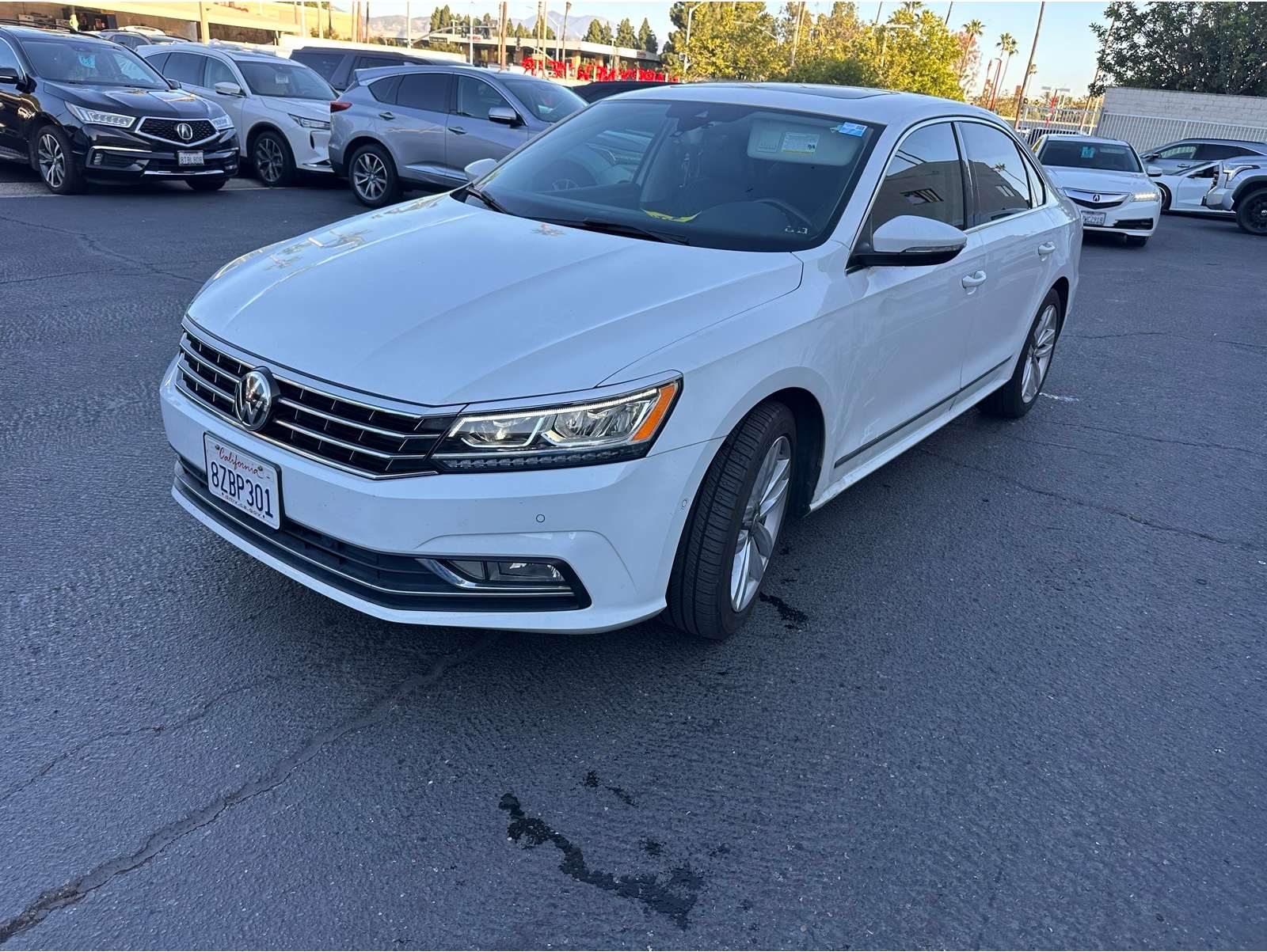 2017 Volkswagen Passat SEL Premium's photo