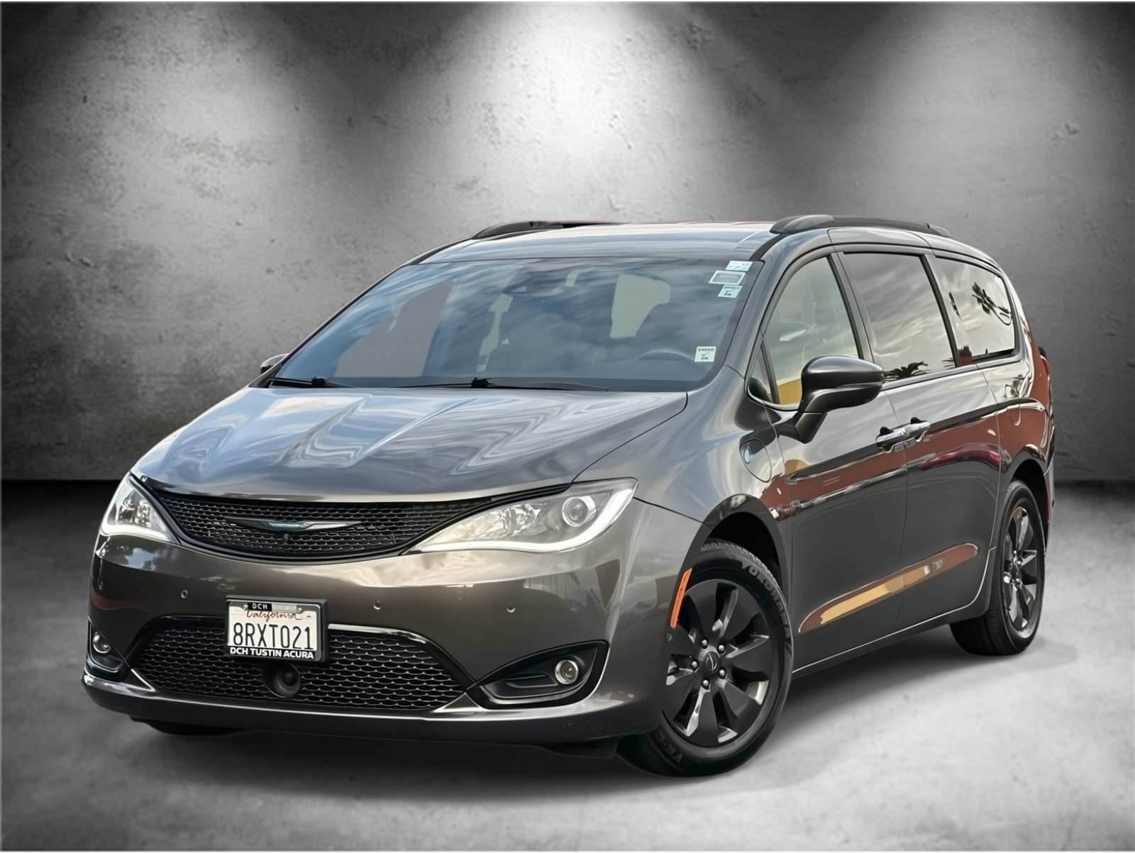 2020 Chrysler Pacifica Hybrid Limited's photo