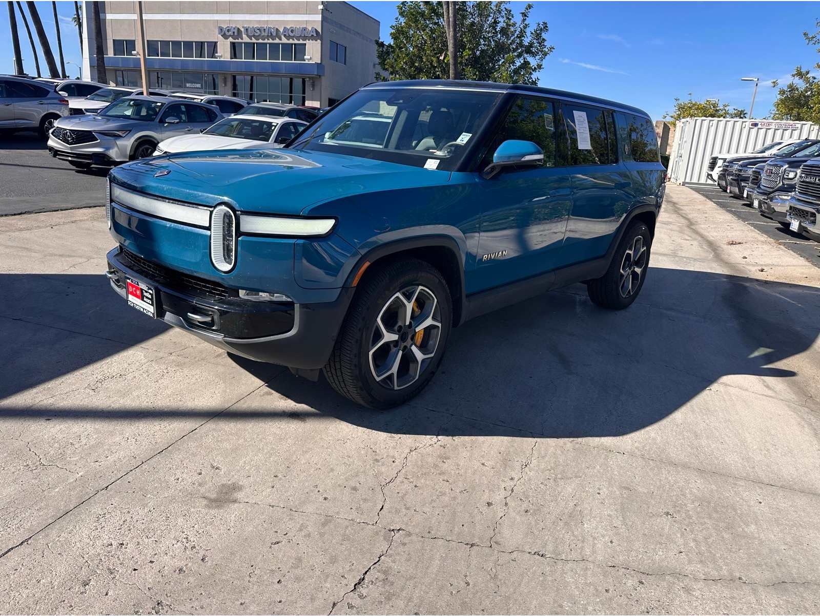2023 Rivian R1S Adventure's photo