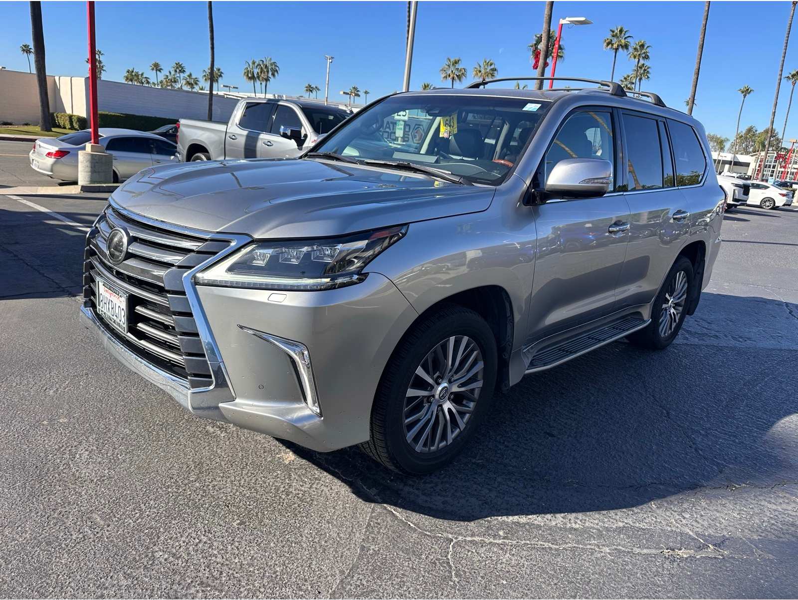 2019 Lexus LX 570's photo
