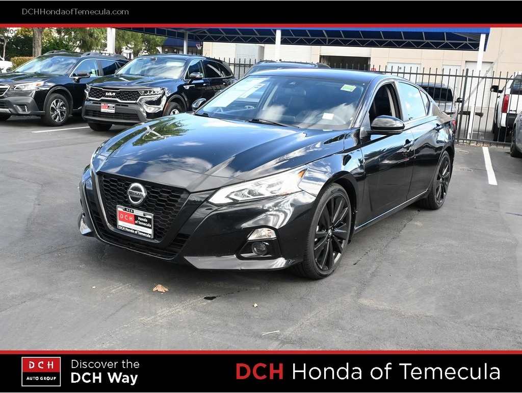 2022 Nissan Altima SR's photo