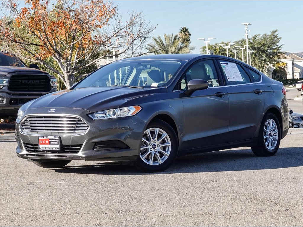 2016 Ford Fusion S's photo