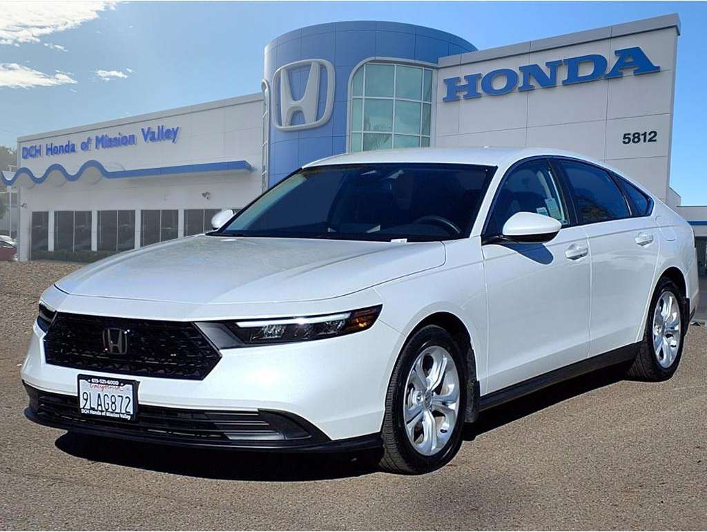 2024 Honda Accord LX's photo