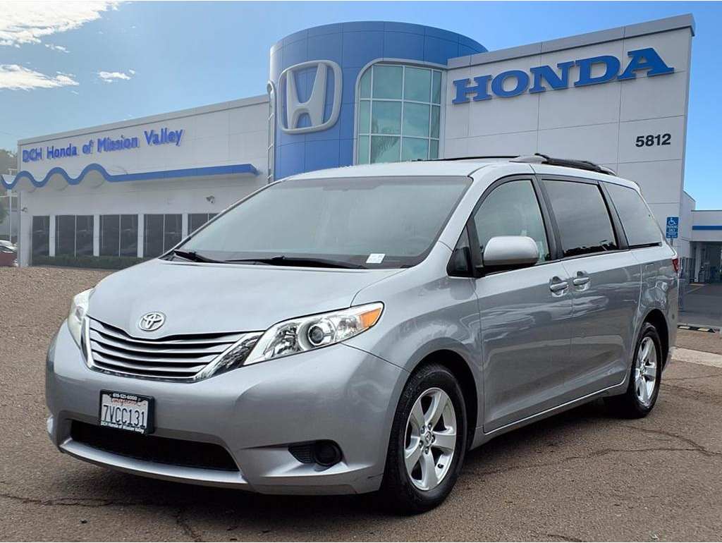 2016 Toyota Sienna LE