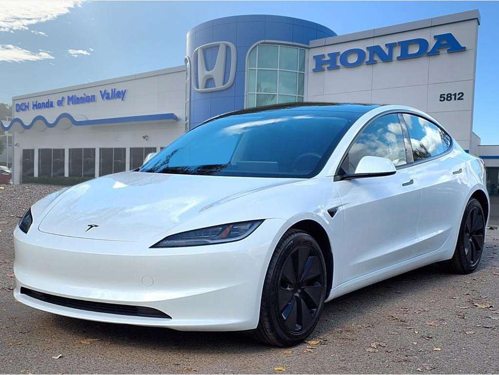2025 Tesla Model 3 Performance's photo
