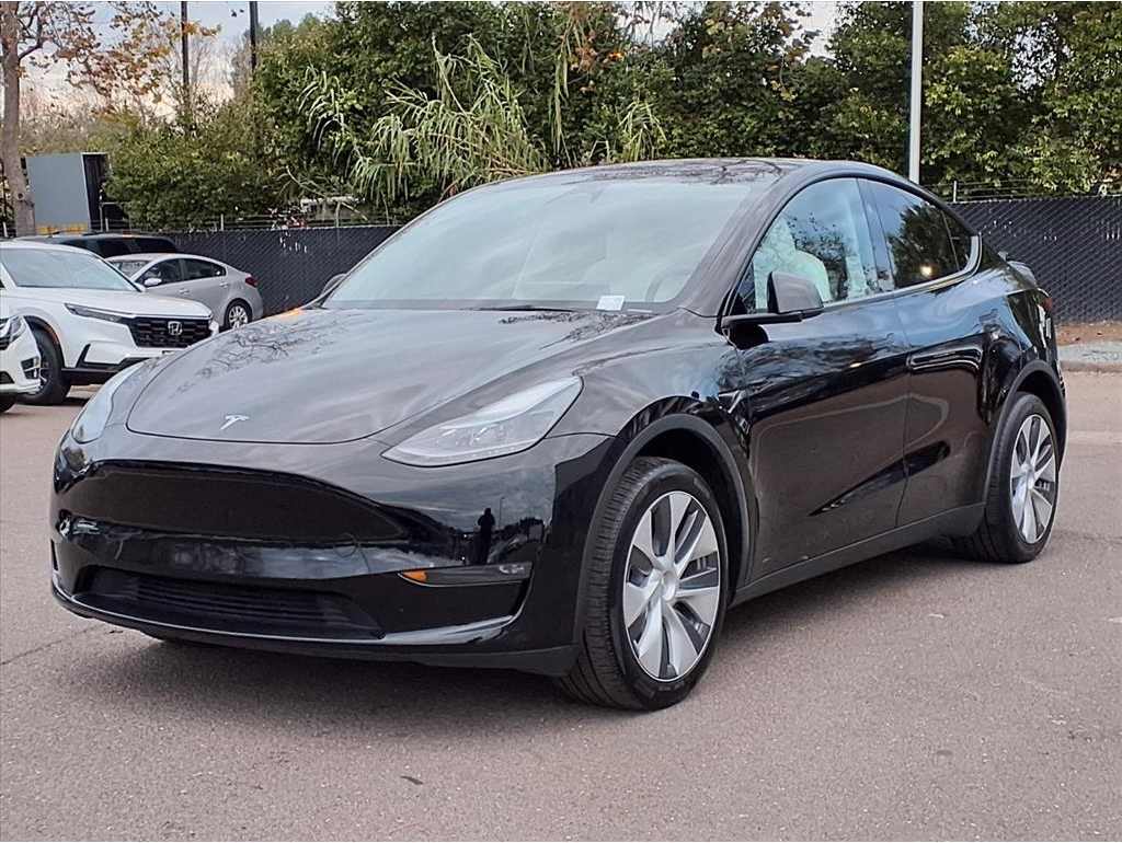 2024 Tesla Model Y Long Range's photo