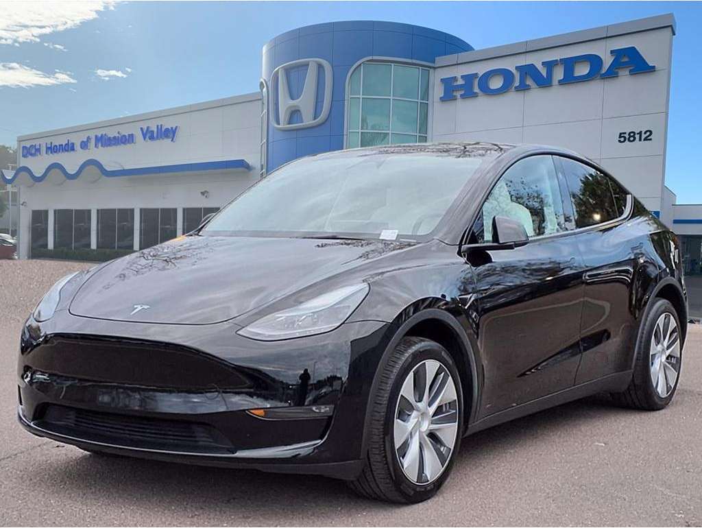 2024 Tesla Model Y Long Range's photo