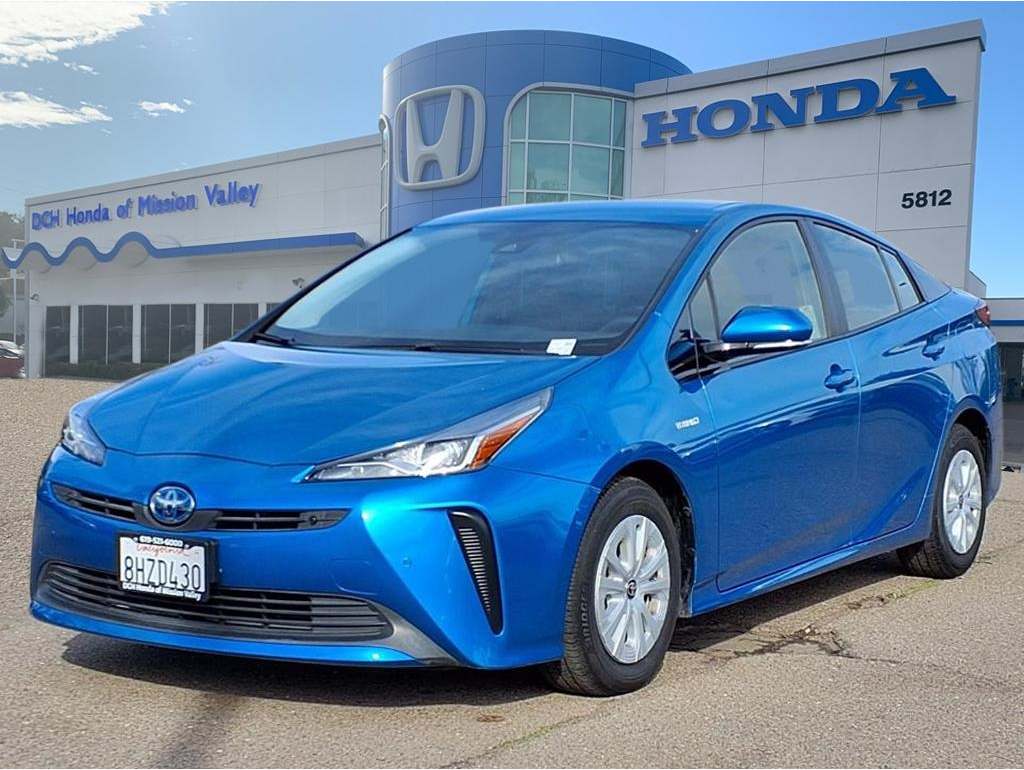 2019 Toyota Prius L Eco's photo