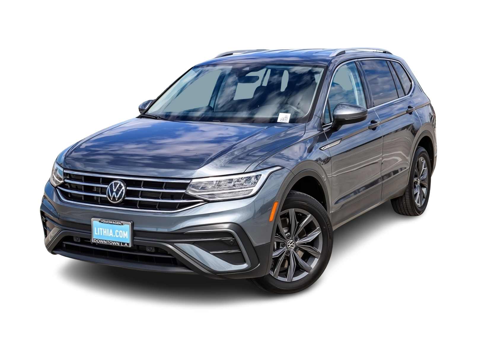 Thumbnail: 2022 Volkswagen Tiguan - 1