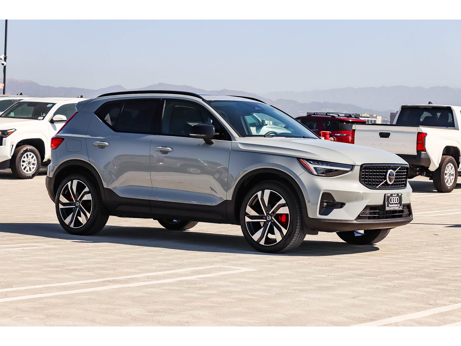 2025 Volvo XC40