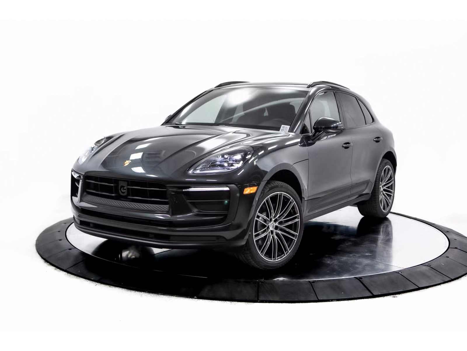 2025 Porsche Macan's photo
